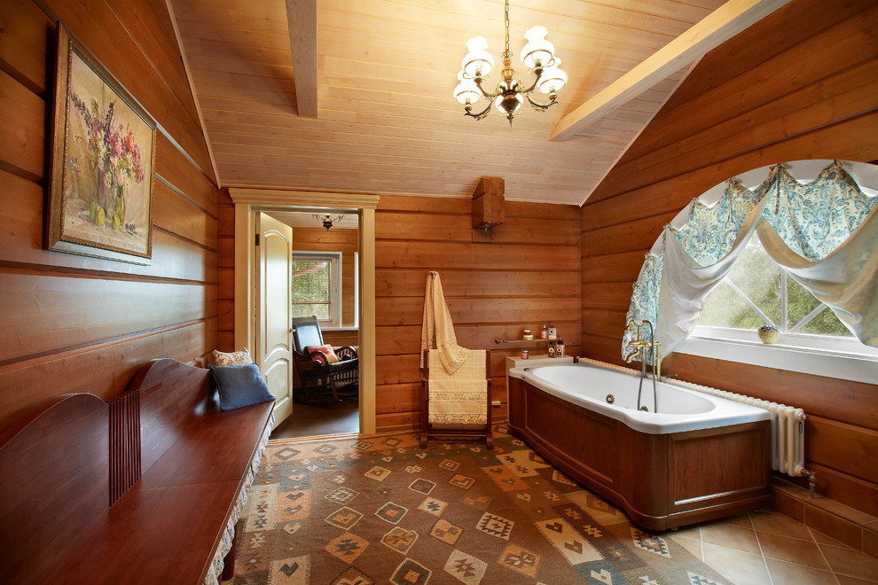 На фото: большая главная ванная комната в стиле кантри с гидромассажной ванной, душем над ванной, коричневой плиткой, керамогранитной плиткой, коричневыми стенами и полом из керамогранита с