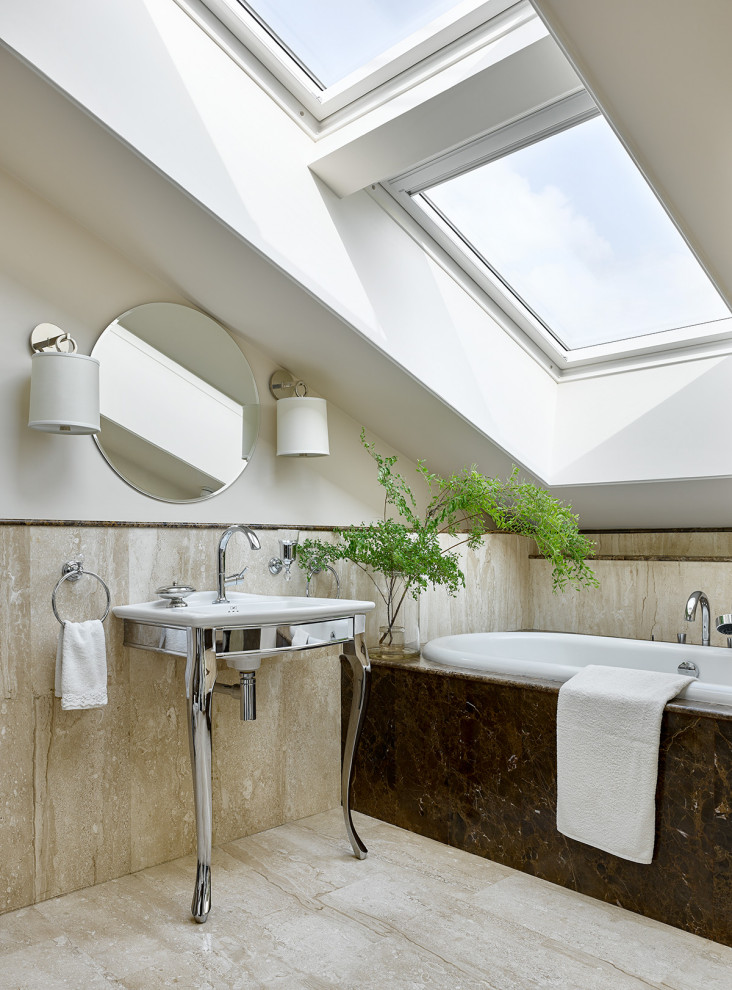 Idéer för mellanstora vintage en-suite badrum, med marmorgolv och beiget golv