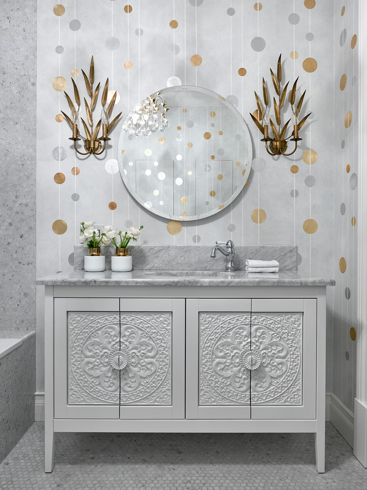 На фото: главная ванная комната в стиле неоклассика (современная классика) с белыми фасадами, накладной ванной, серой плиткой, полом из мозаичной плитки, врезной раковиной, мраморной столешницей и серым полом с