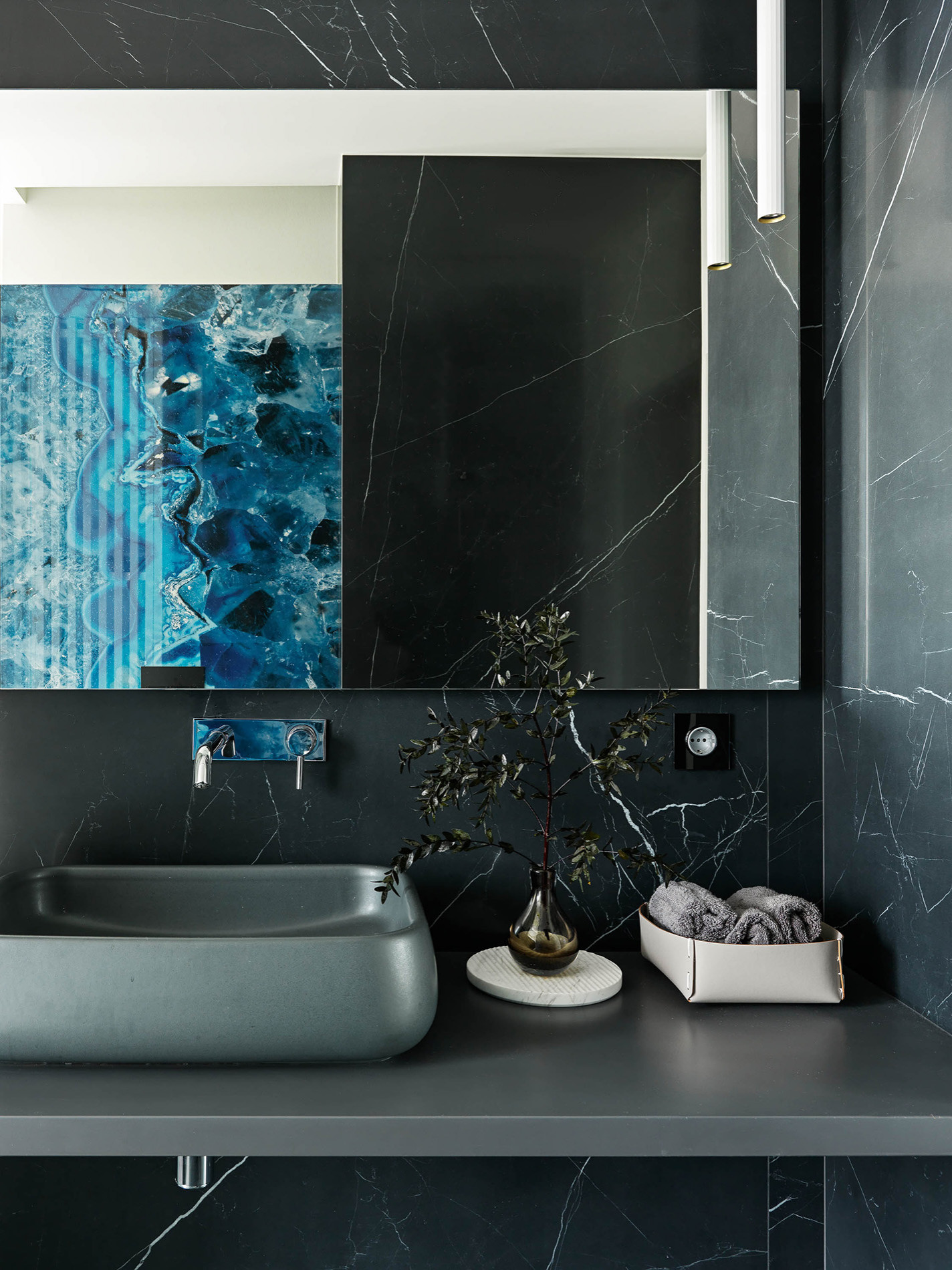 57+ Black Bathroom Ideas ( COOL & DRAMATIC ) - Stylish Bathrooms  Bathroom  design black, Black marble bathroom, White marble bathrooms