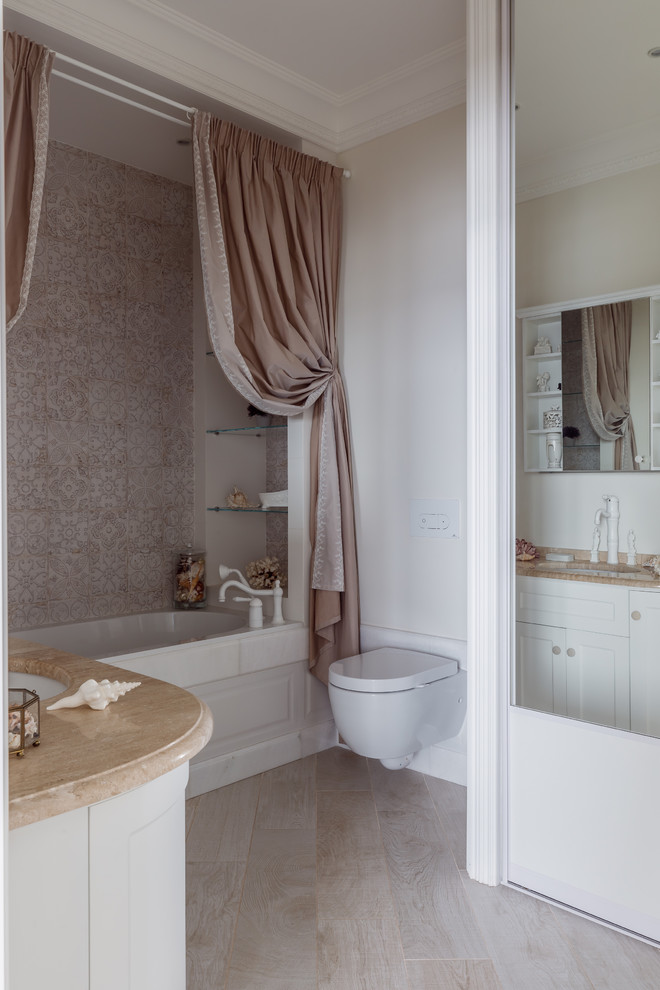 Пример оригинального дизайна: главная ванная комната в стиле неоклассика (современная классика) с ванной в нише, инсталляцией, бежевой плиткой, белыми стенами и бежевым полом