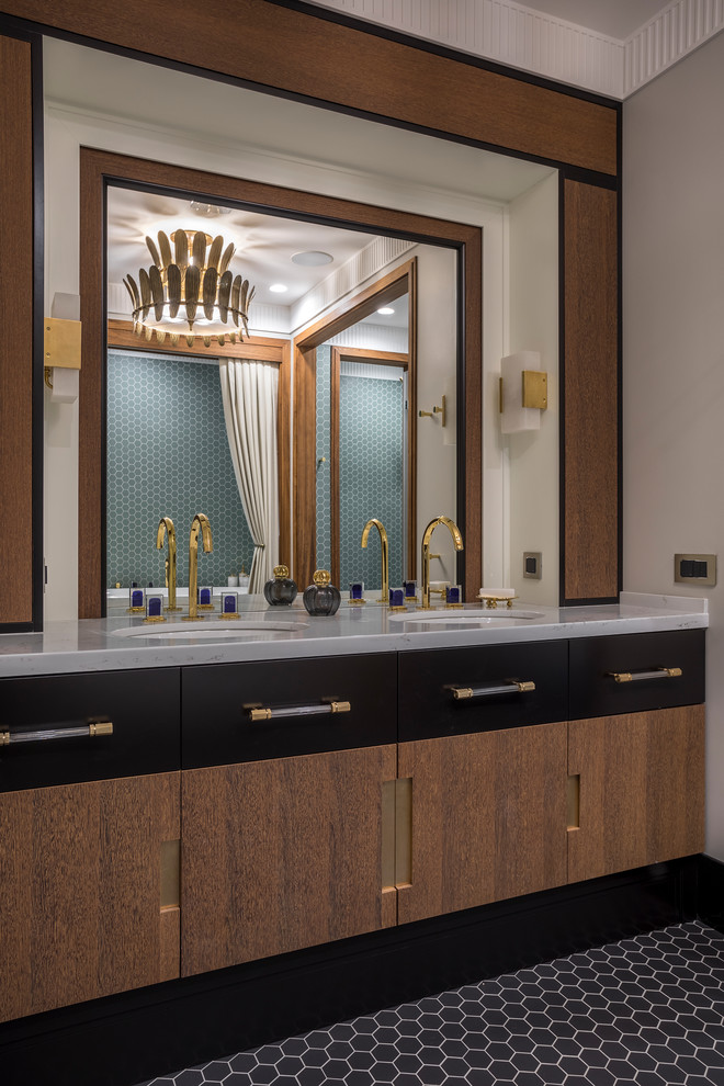 Idée de décoration pour une grande salle de bain principale tradition en bois brun avec un placard à porte plane, un mur beige, carreaux de ciment au sol, un plan de toilette en quartz modifié, un sol noir, un lavabo encastré et un plan de toilette gris.