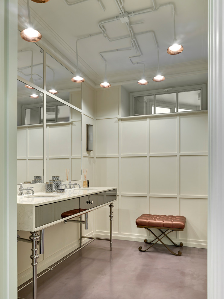 Inspiration för klassiska badrum, med släta luckor, ett fristående badkar, vita väggar, ett undermonterad handfat och lila golv