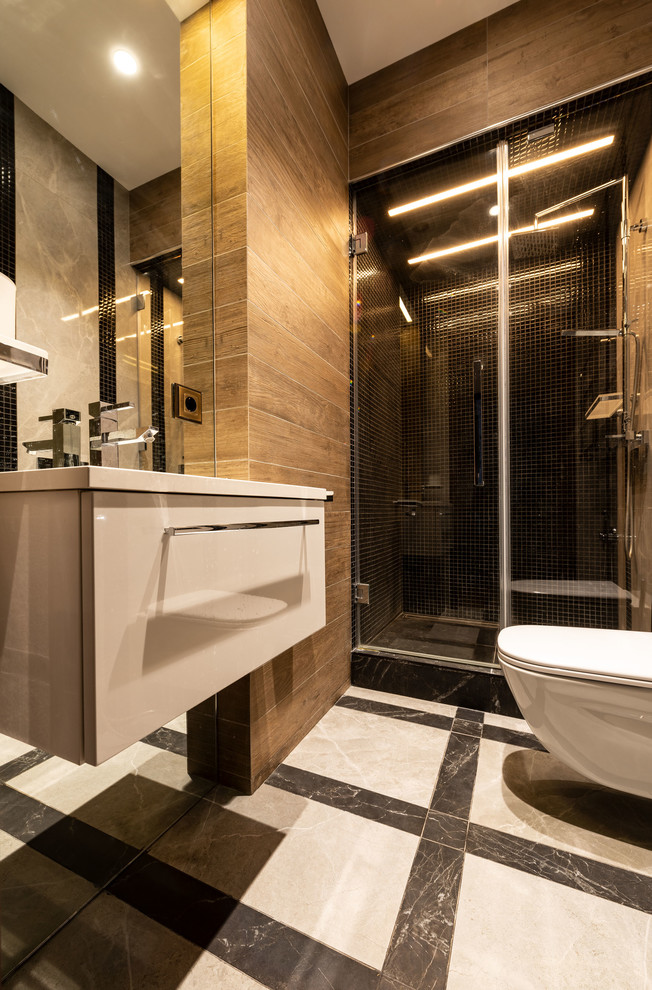 На фото: маленькая главная ванная комната в стиле лофт с полновстраиваемой ванной, душем в нише, плиткой мозаикой, полом из керамогранита и шторкой для ванной для на участке и в саду