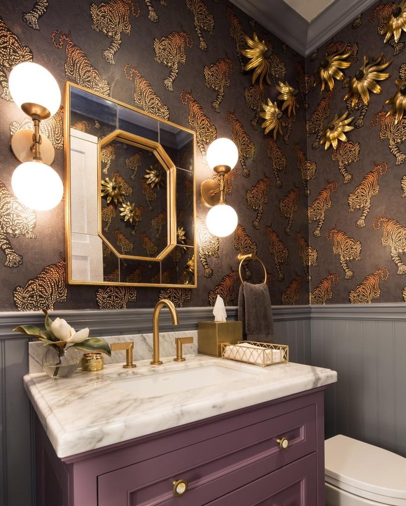 Inspiration pour une salle de bain design avec un placard avec porte à panneau encastré, des portes de placard violettes, un lavabo encastré, un plan de toilette blanc et un mur marron.