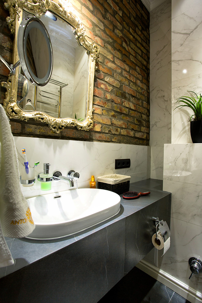 Идея дизайна: ванная комната в стиле лофт с плоскими фасадами, серыми фасадами, белой плиткой, белыми стенами, душевой кабиной и накладной раковиной