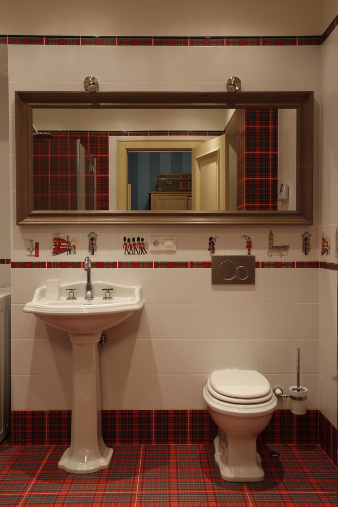 На фото: детская ванная комната в современном стиле с раздельным унитазом, белой плиткой, красной плиткой и раковиной с пьедесталом с