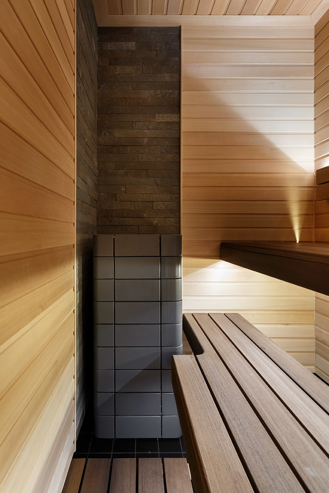 На фото: баня и сауна среднего размера в современном стиле