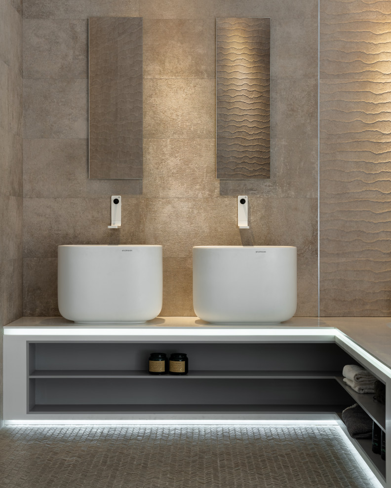 Стильный дизайн: ванная комната в современном стиле с тумбой под две раковины и подвесной тумбой - последний тренд