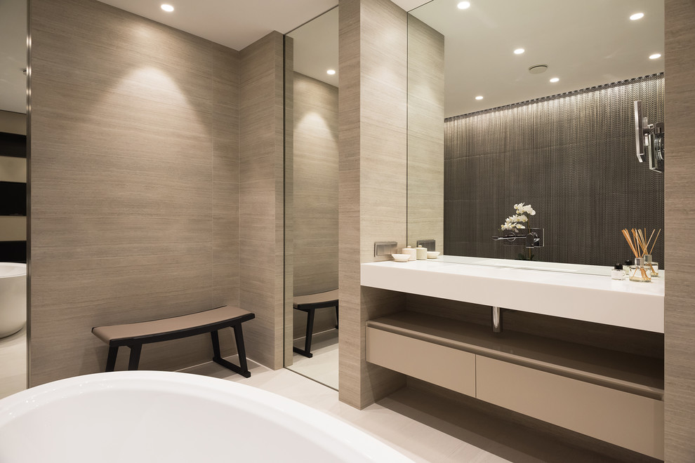 Diseño de cuarto de baño contemporáneo con baldosas y/o azulejos beige y lavabo integrado