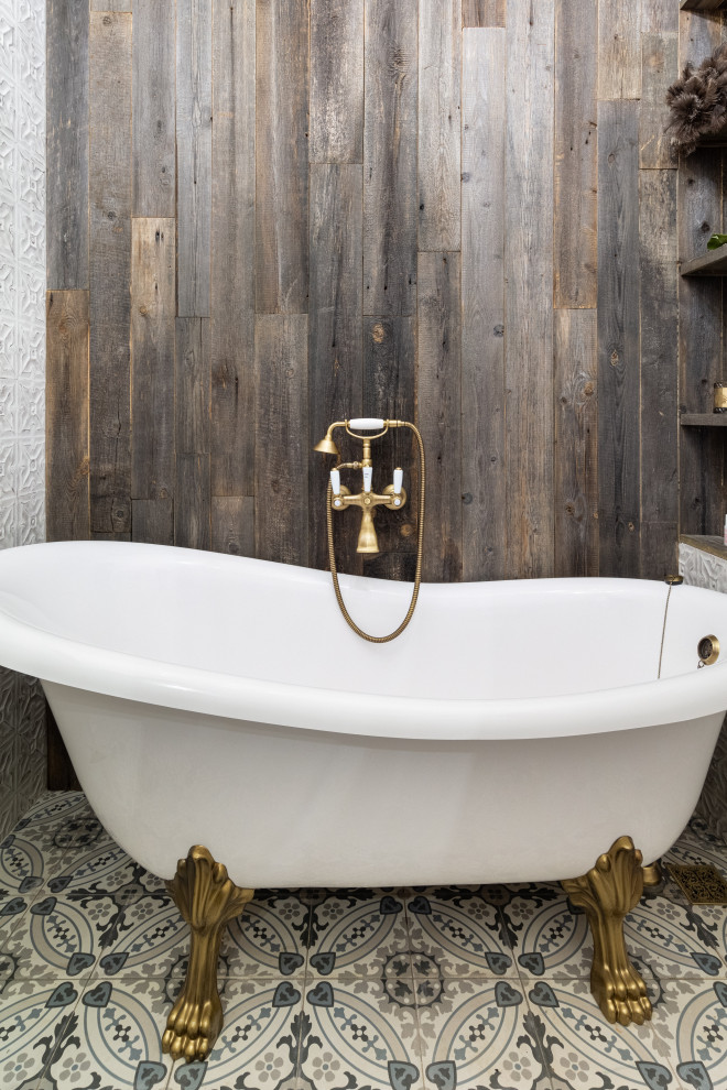 Farmhouse bathroom photo in Moscow