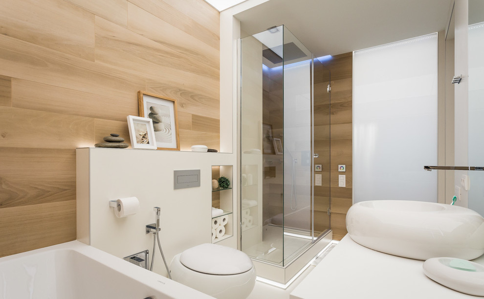 Пример оригинального дизайна: ванная комната среднего размера в современном стиле с инсталляцией, коричневой плиткой, керамической плиткой, полом из керамогранита, душевой кабиной, угловым душем, коричневыми стенами и настольной раковиной