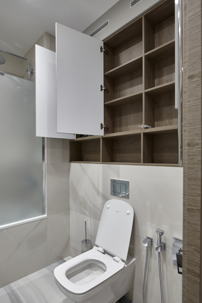 Идея дизайна: маленькая ванная комната в современном стиле с душевой кабиной и белой столешницей для на участке и в саду