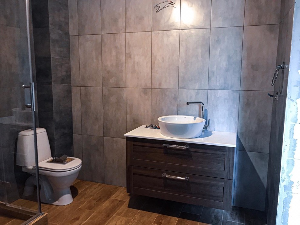 Urban bathroom in Saint Petersburg with a feature wall.