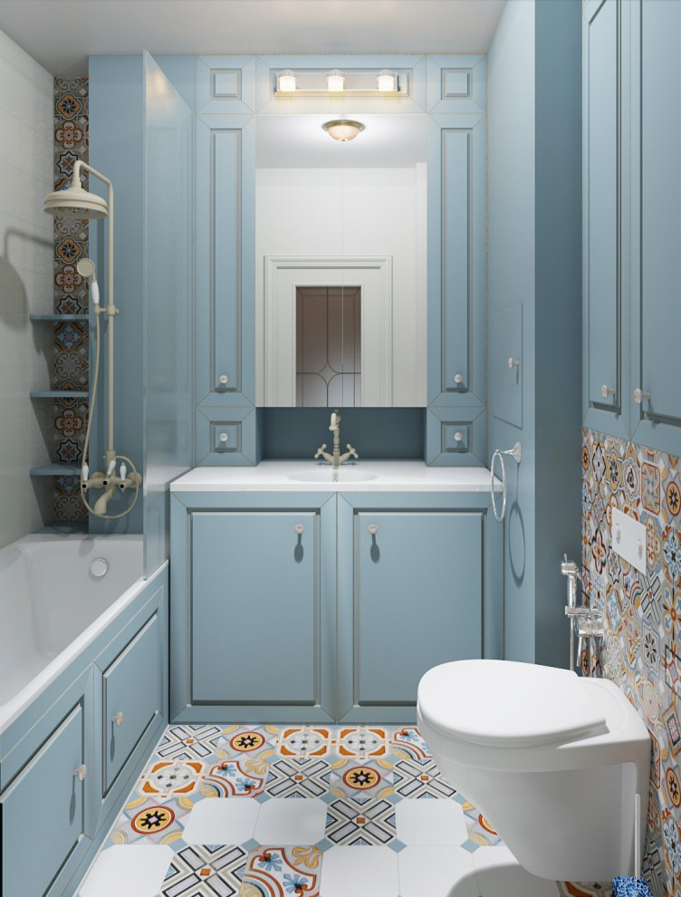 На фото: маленькая ванная комната в стиле фьюжн с фасадами с утопленной филенкой, синими фасадами, полновстраиваемой ванной, душем над ванной, инсталляцией, разноцветной плиткой, синими стенами, полом из керамической плитки, монолитной раковиной, столешницей из искусственного камня, разноцветным полом, шторкой для ванной и белой столешницей для на участке и в саду с