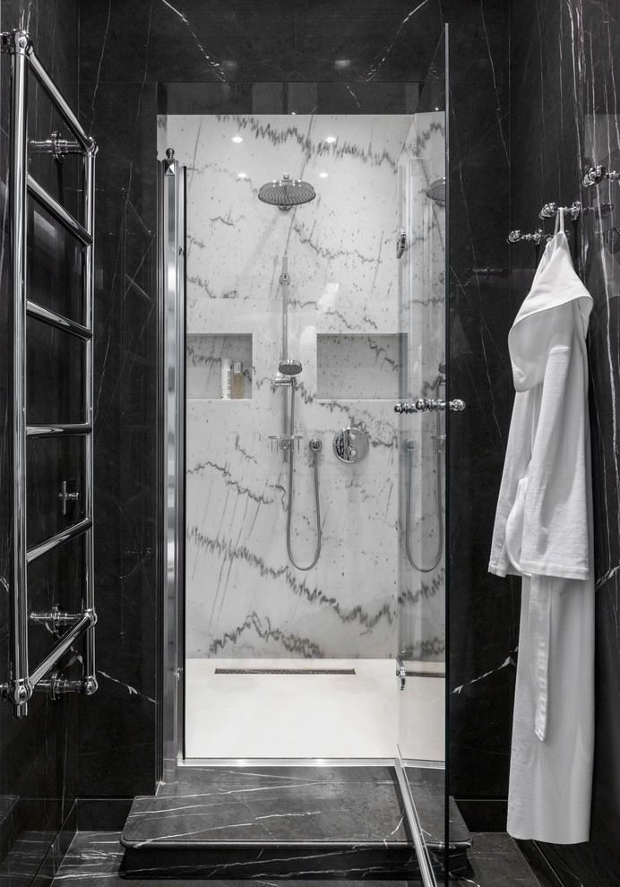 Idee per una grande stanza da bagno con doccia minimal con piastrelle di marmo, zona vasca/doccia separata e porta doccia a battente