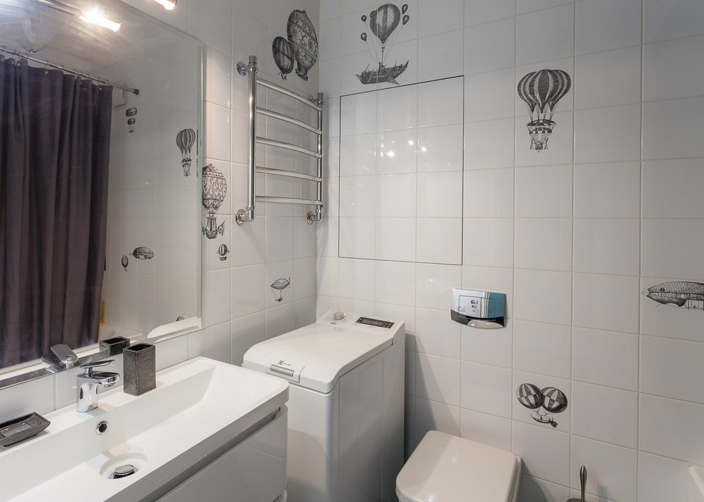 Exemple d'une salle de bain principale tendance de taille moyenne avec un mur blanc et un sol en carrelage de céramique.