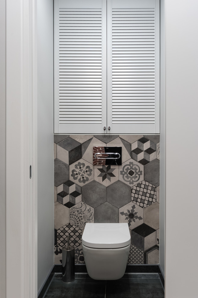 This is an example of a scandi bathroom in Moscow with a feature wall.