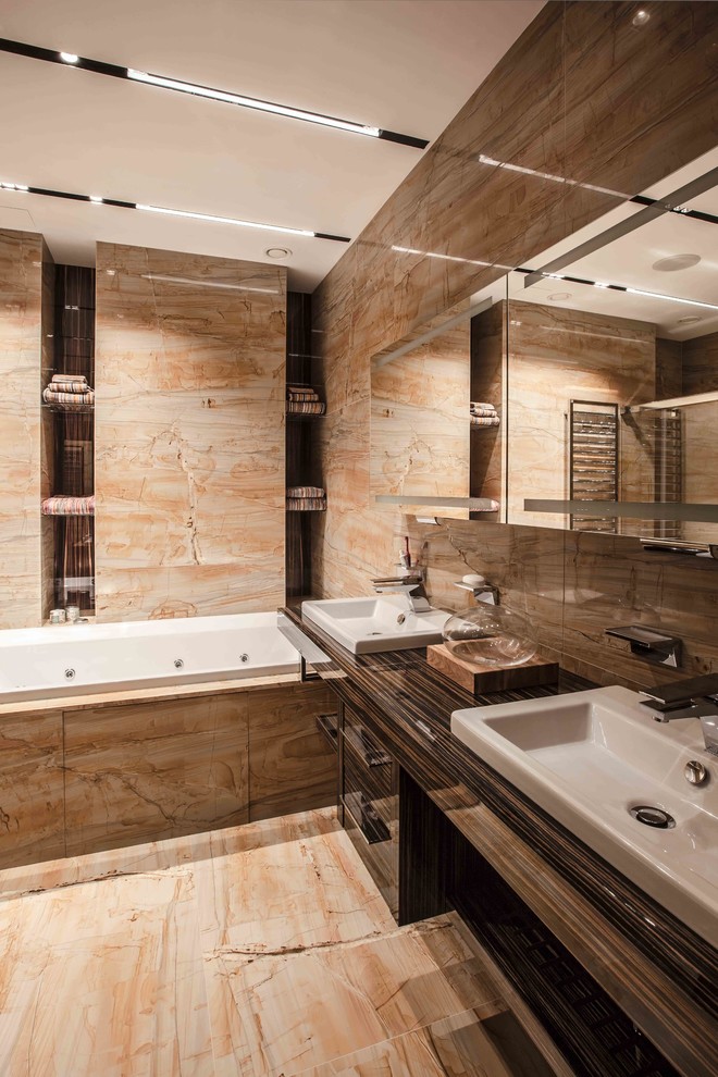 Источник вдохновения для домашнего уюта: главная ванная комната среднего размера в современном стиле с накладной раковиной, оранжевыми фасадами, оранжевой плиткой и мраморной столешницей
