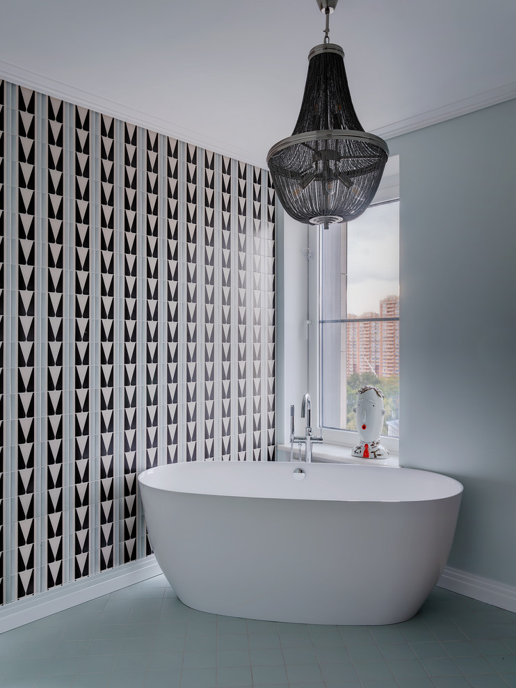 Стильный дизайн: ванная комната в стиле ретро с отдельно стоящей ванной - последний тренд