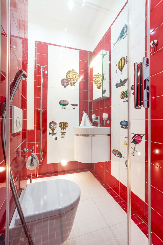 Inspiration för små moderna badrum för barn, med ett väggmonterat handfat, en vägghängd toalettstol, röd kakel och röda väggar