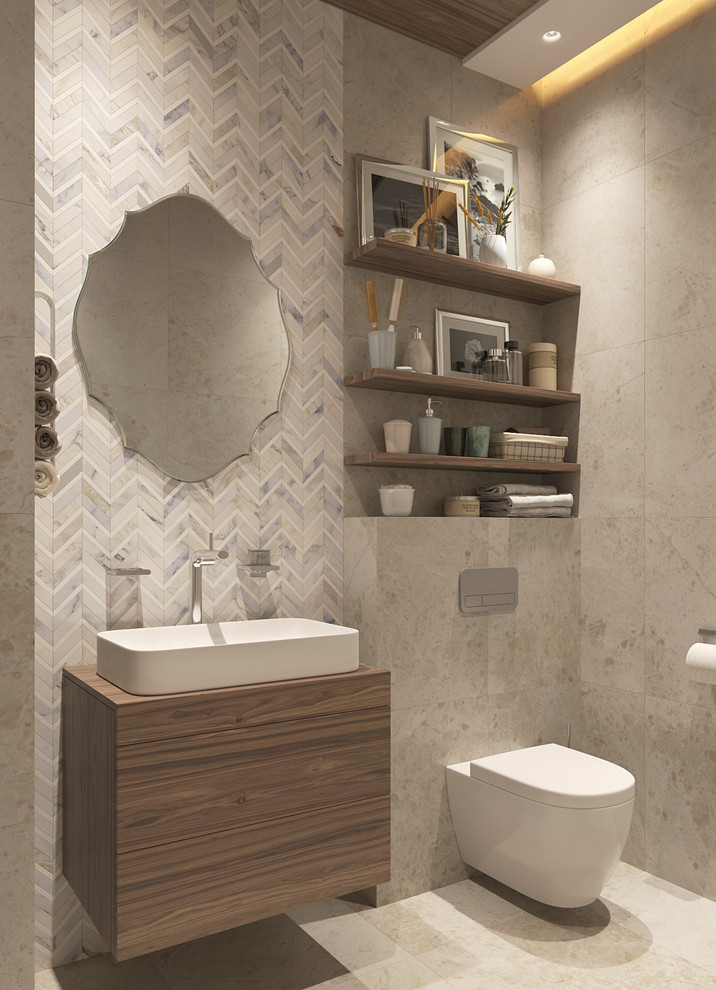 Esempio di una stanza da bagno padronale minimal di medie dimensioni con vasca ad alcova, vasca/doccia, WC sospeso, piastrelle beige, piastrelle di marmo, pareti beige, pavimento in marmo e pavimento beige