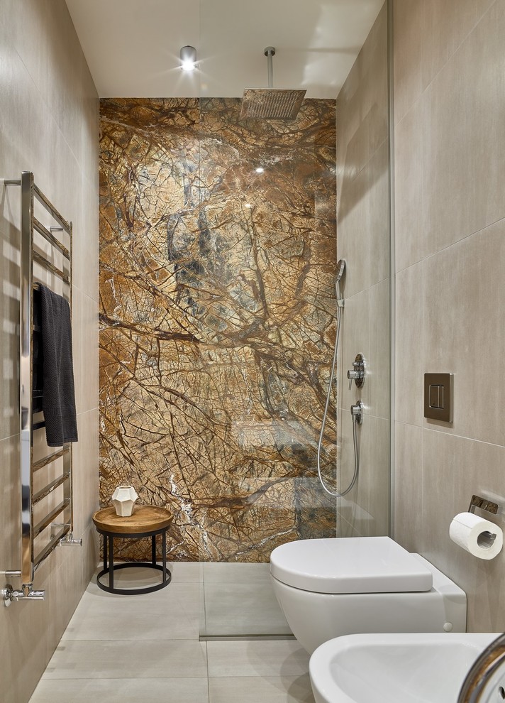 На фото: ванная комната в современном стиле с душем без бортиков, коричневой плиткой, серой плиткой, инсталляцией и мраморной плиткой