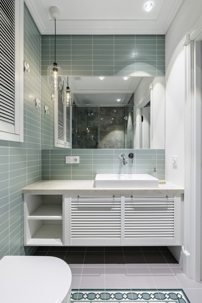 Пример оригинального дизайна: ванная комната среднего размера со стиральной машиной в скандинавском стиле с фасадами с филенкой типа жалюзи, белыми фасадами, душем в нише, инсталляцией, зеленой плиткой, керамической плиткой, зелеными стенами, полом из керамической плитки, накладной раковиной, столешницей из искусственного кварца, зеленым полом, черной столешницей, тумбой под одну раковину и подвесной тумбой