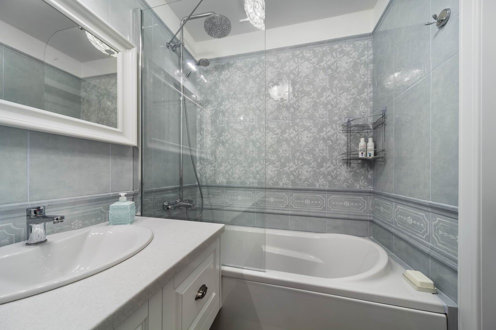Small transitional master bathroom photo in Yekaterinburg with raised-panel cabinets, white cabinets, solid surface countertops and white countertops