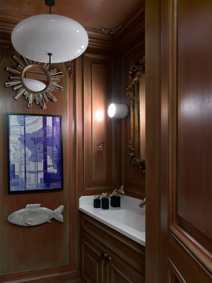 Ejemplo de cuarto de baño ecléctico con paredes marrones y lavabo integrado