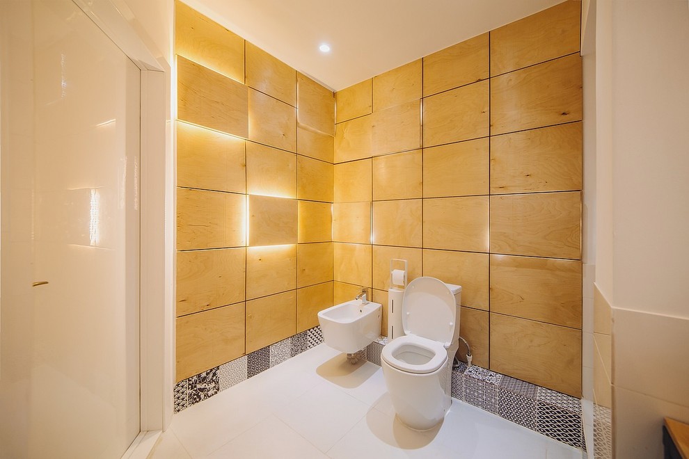 Идея дизайна: ванная комната в современном стиле с биде