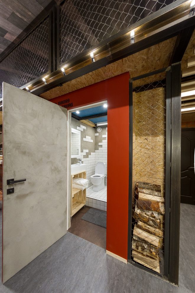 Design ideas for a small industrial bathroom in Saint Petersburg.