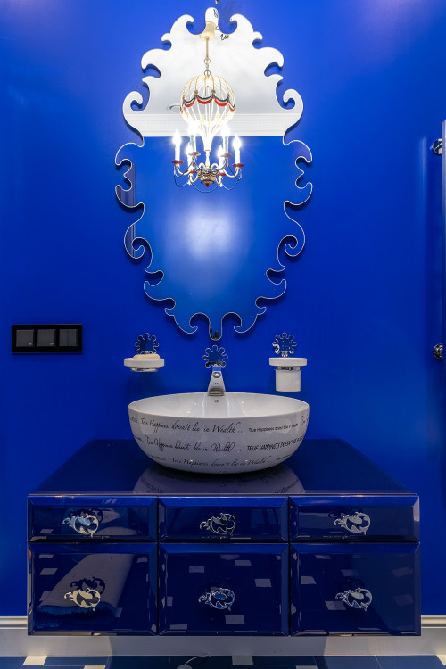 Uniquely Blue: A Unique Blue Bathroom Design with a Touch of White