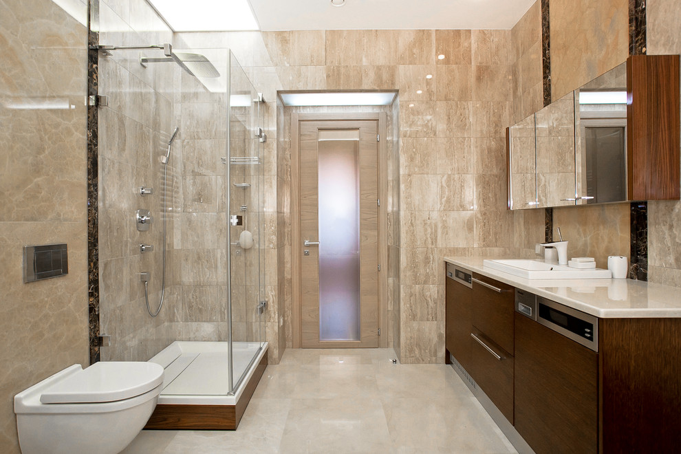 На фото: большая ванная комната в современном стиле с плоскими фасадами, бежевой плиткой, бежевыми фасадами, ванной в нише, угловым душем, инсталляцией, бежевыми стенами, душевой кабиной, бежевым полом и душем с распашными дверями
