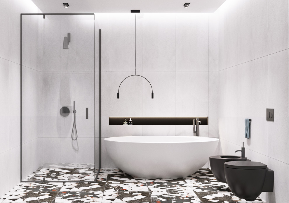 Стильный дизайн: главная ванная комната среднего размера в стиле неоклассика (современная классика) с отдельно стоящей ванной, угловым душем, инсталляцией и душем с распашными дверями - последний тренд