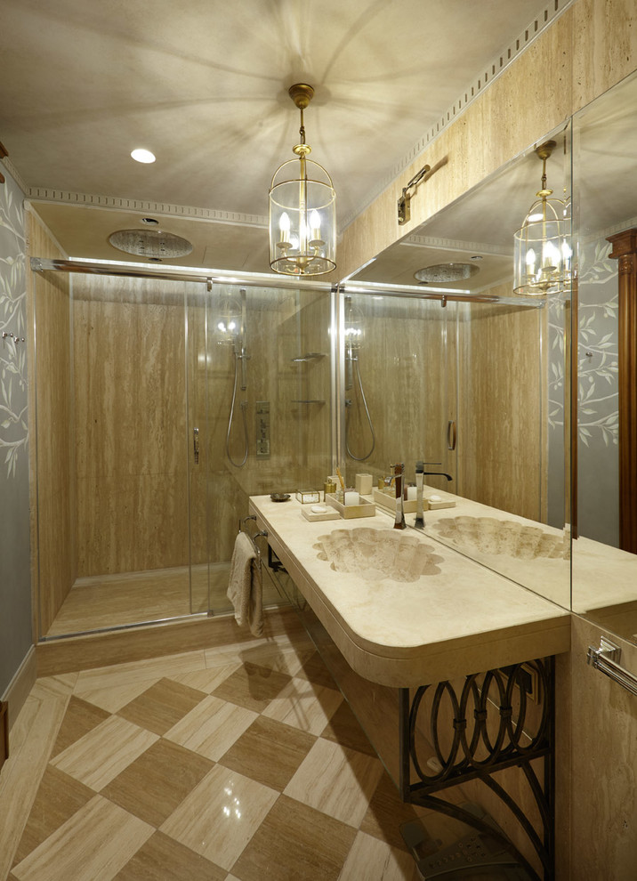 Идея дизайна: ванная комната в средиземноморском стиле с открытыми фасадами, бежевой плиткой и монолитной раковиной