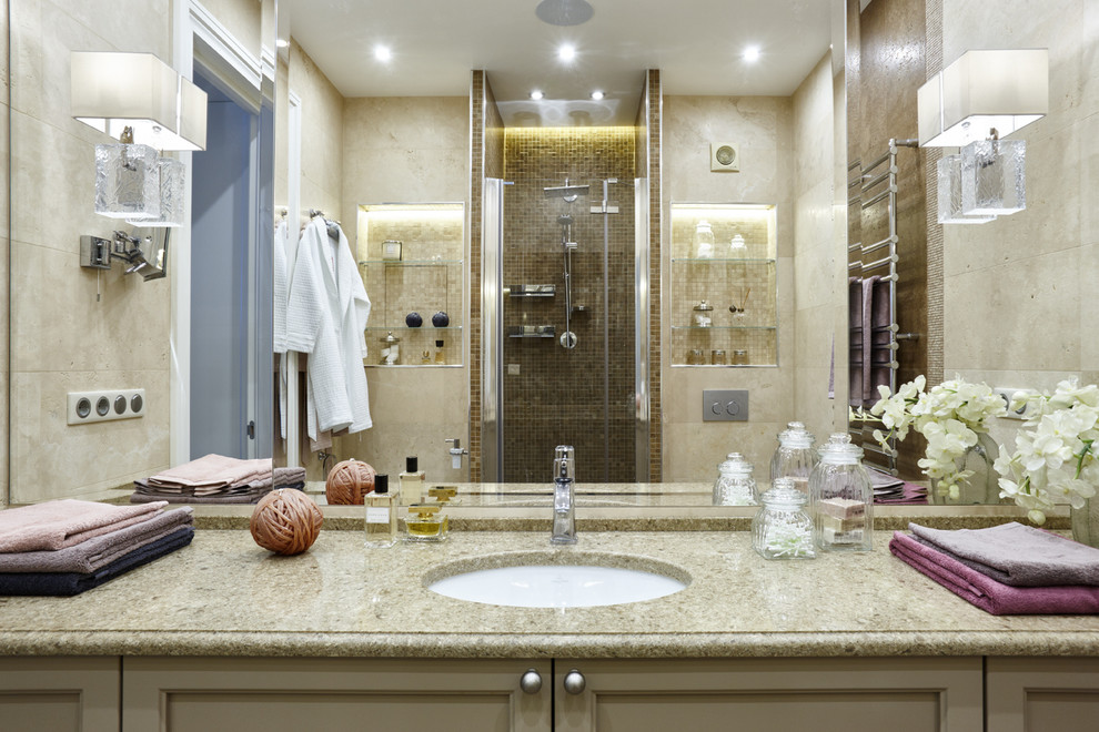 Example of a mid-sized transitional bathroom design in Moscow