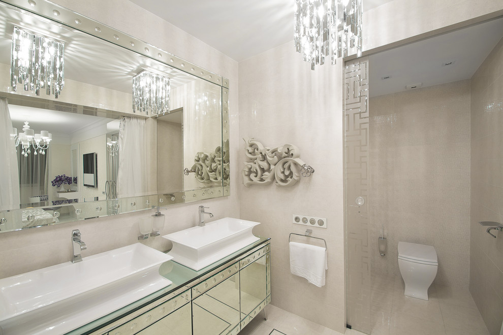 Пример оригинального дизайна: ванная комната в классическом стиле с раздельным унитазом