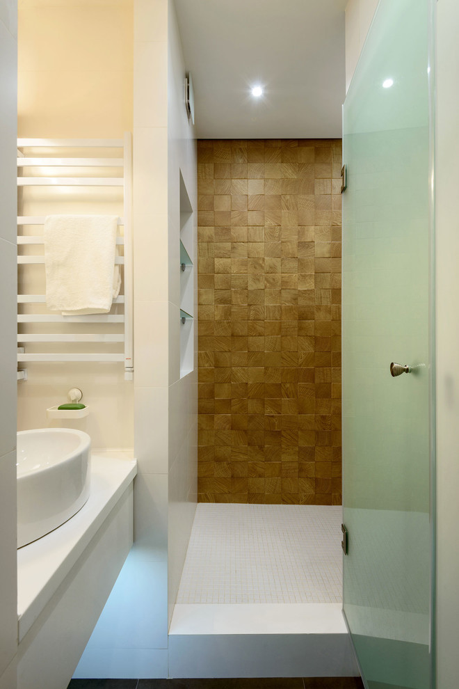 Design ideas for a contemporary shower room bathroom in Novosibirsk with an alcove shower and a hinged door.