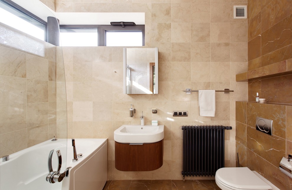Immagine di una stanza da bagno padronale design con piastrelle beige, piastrelle marroni e lavabo integrato
