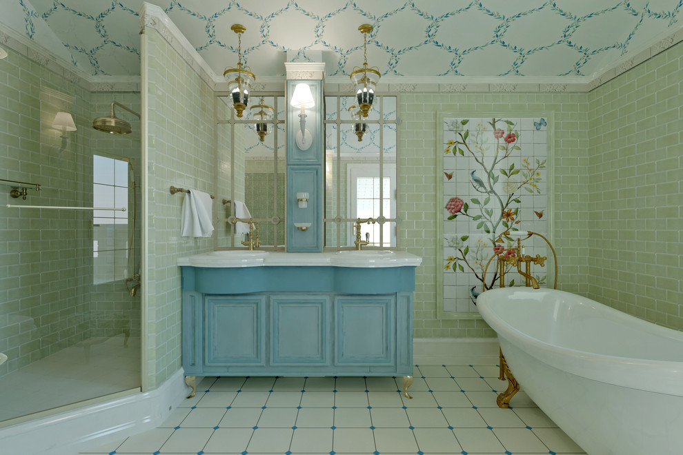 モスクワにあるトラディショナルスタイルのおしゃれな浴室の写真