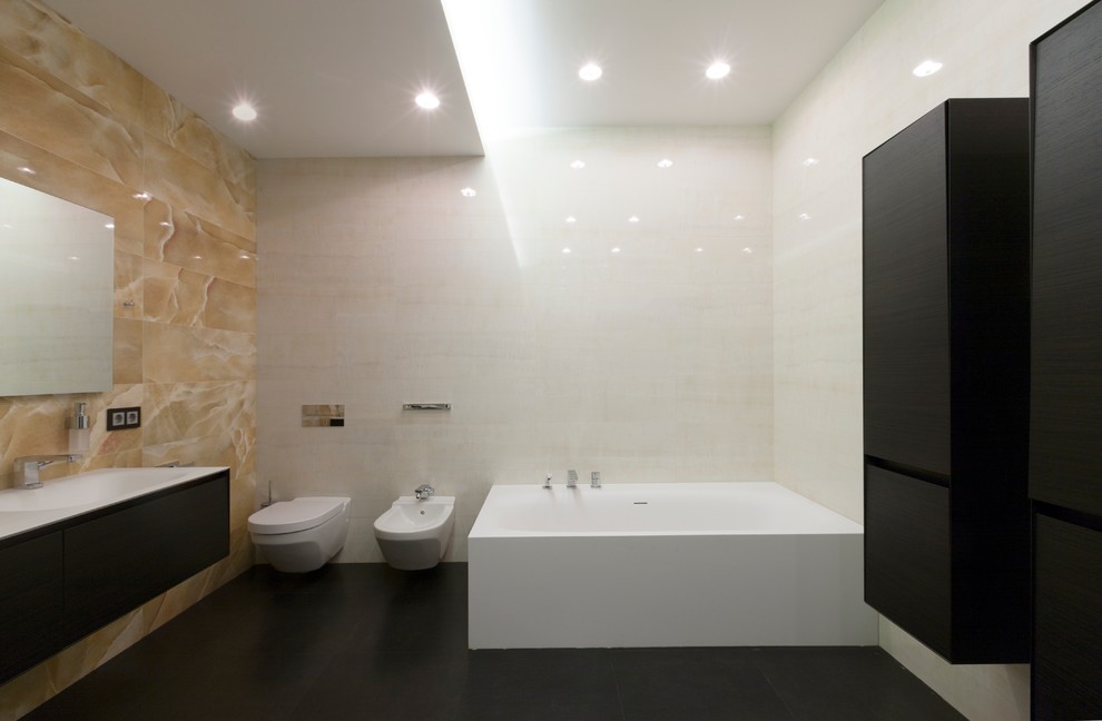 Idéer för att renovera ett funkis badrum, med en bidé och ett integrerad handfat