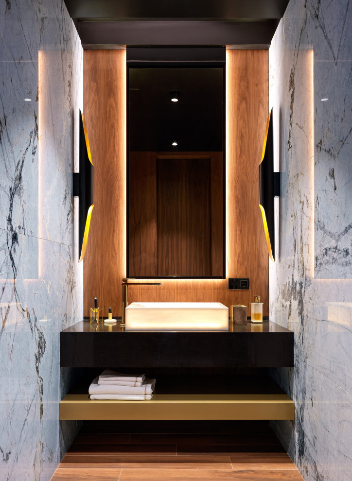 Свежая идея для дизайна: ванная комната в стиле модернизм с настольной раковиной и встроенной тумбой - отличное фото интерьера