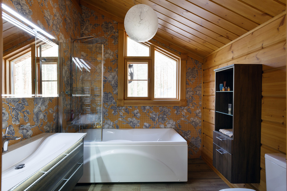 This is an example of a farmhouse bathroom in Saint Petersburg.