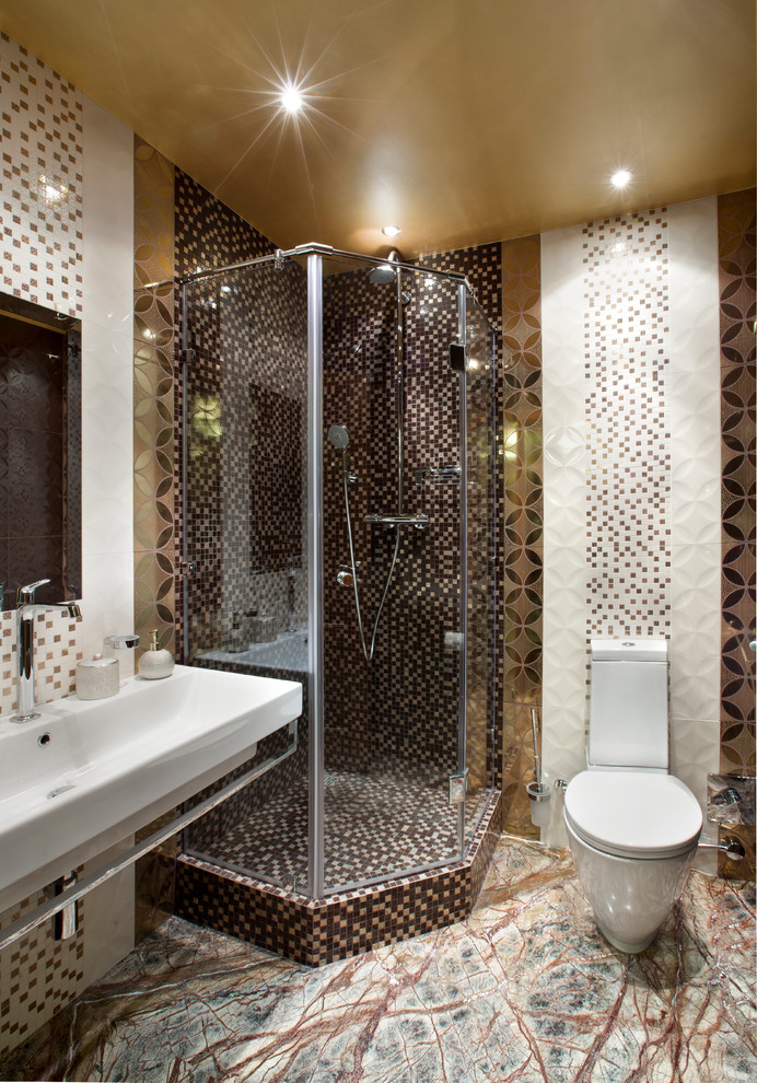 Свежая идея для дизайна: ванная комната в современном стиле с накладной ванной, угловым душем, раздельным унитазом, белой плиткой, черно-белой плиткой, разноцветными стенами, душевой кабиной и подвесной раковиной - отличное фото интерьера