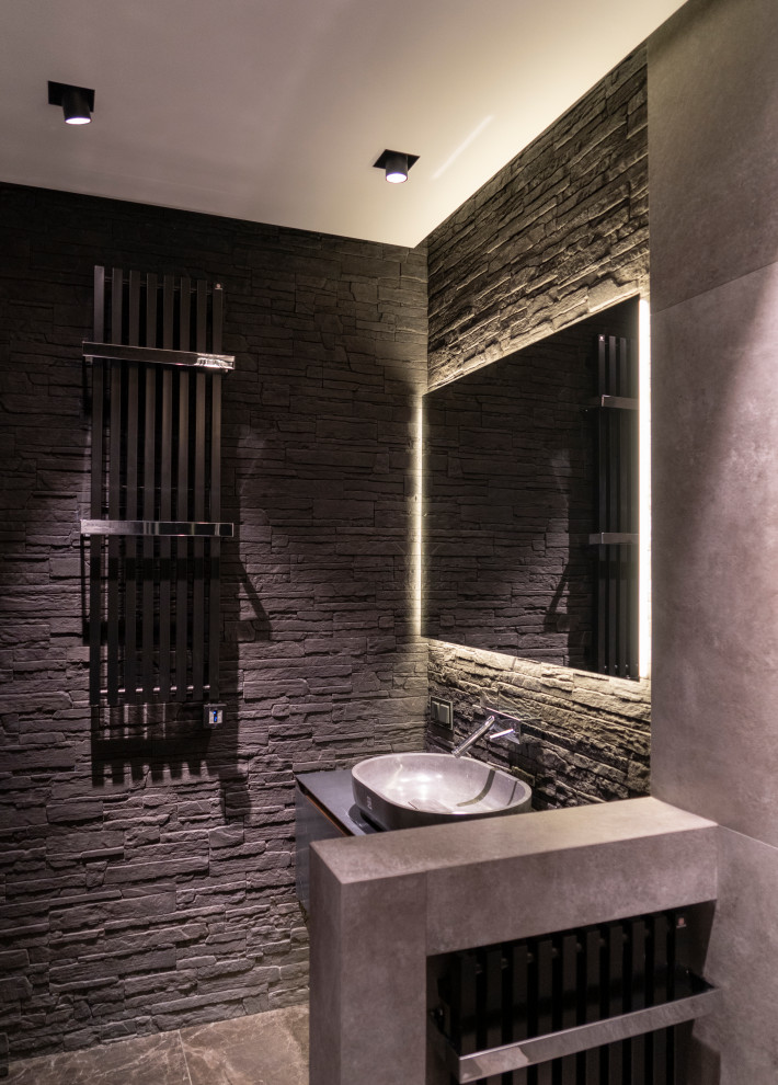 Idéer för ett mellanstort modernt grå badrum med dusch, med släta luckor, grå skåp, grå kakel, ett fristående handfat och grått golv