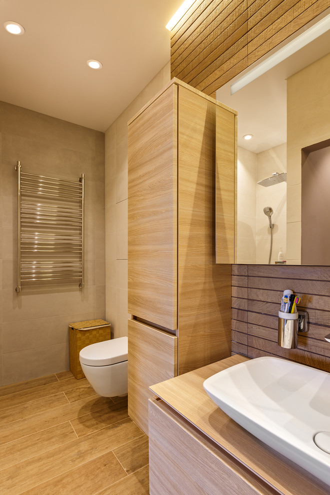 Cette image montre une salle de bain design avec WC suspendus.