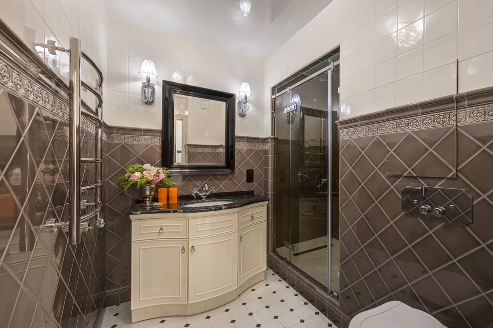 Свежая идея для дизайна: ванная комната среднего размера в классическом стиле - отличное фото интерьера
