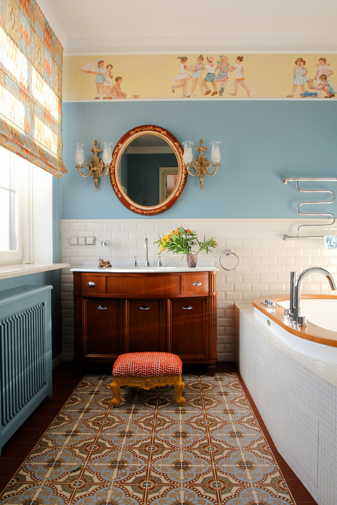 Пример оригинального дизайна: большая ванная комната в викторианском стиле