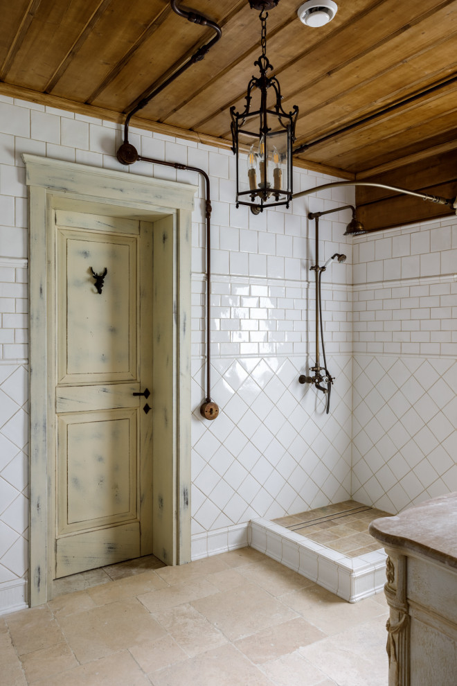 Пример оригинального дизайна: ванная комната в стиле рустика с угловым душем